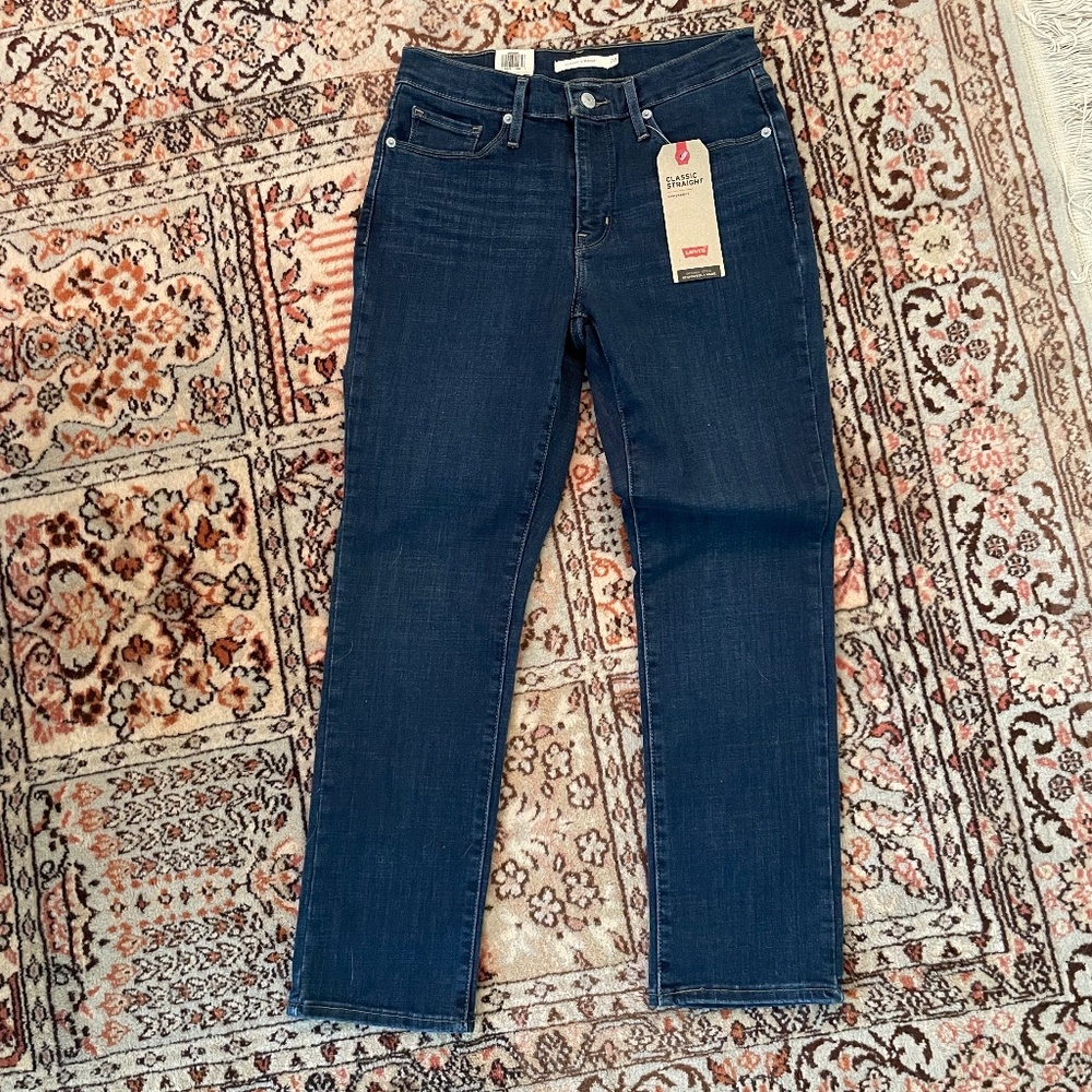 New Women’s Levi Classic StraightJeans size 6 Short